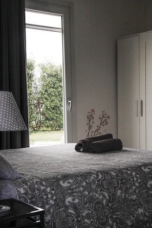 1 camera, Wi-Fi, lenzuola