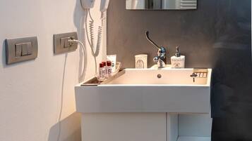 Hårføner og håndklær