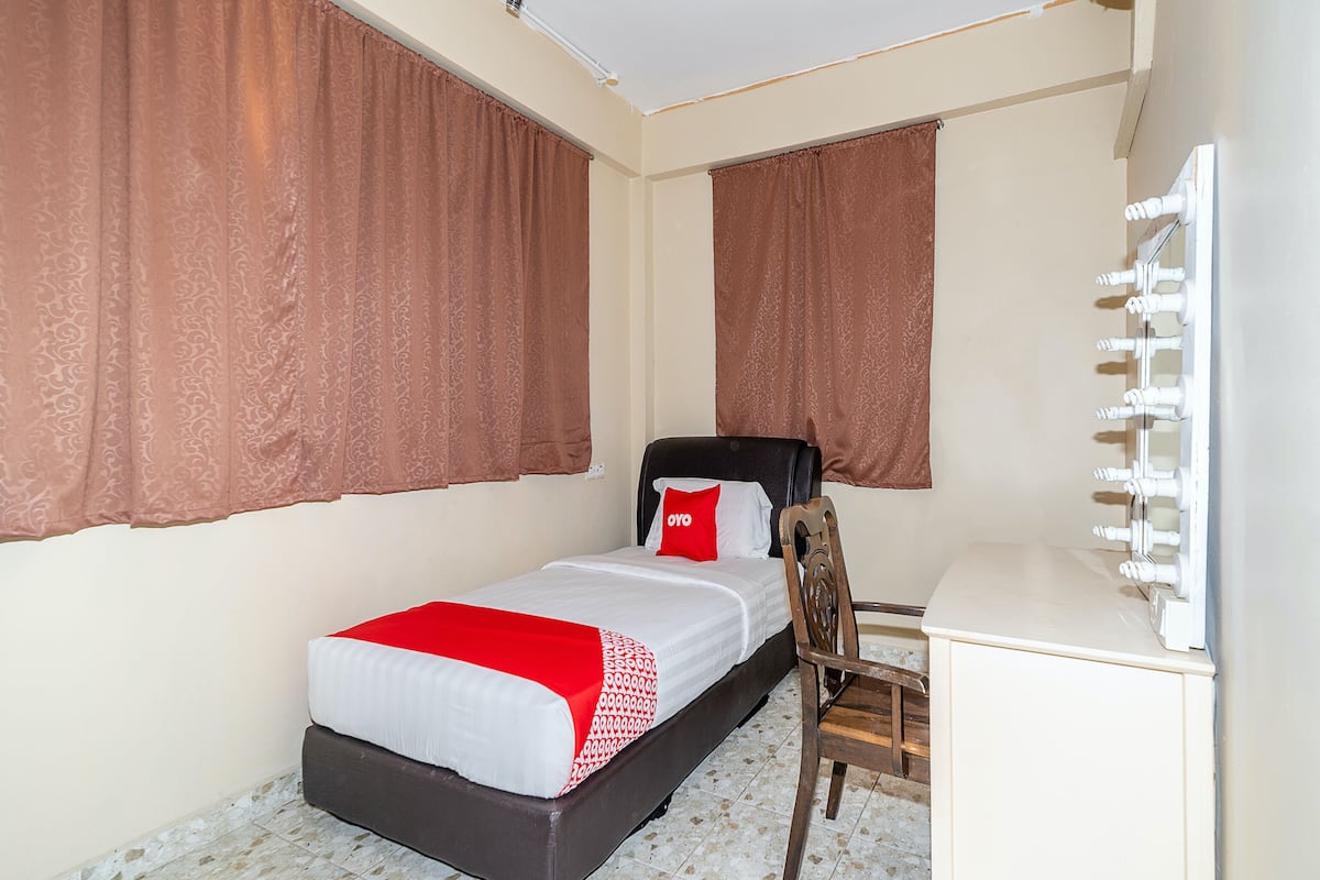 Deluxe Single Room | Free WiFi, bed sheets