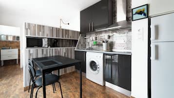 Panoramic Apartment, 1 Queen Bed with Sofa bed, Partial Sea View | Private kitchen