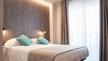 Kahden hengen huone | Minibaari, työpöytä, kannettavalle tietokoneelle sopiva työtila