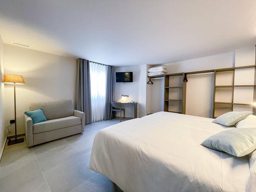 Habitación doble superior | Minibar, escritorio, espacio para trabajar con un portátil y wifi gratis