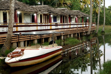 Lake. Phoenix Island Resort