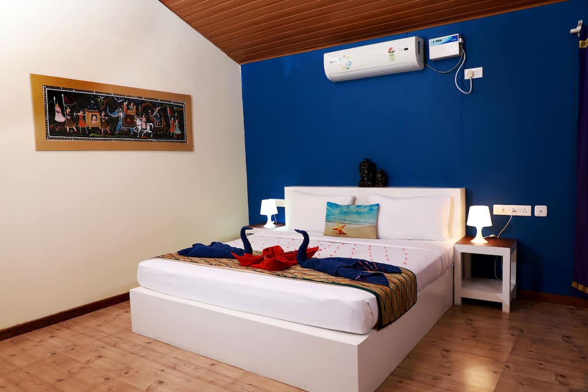 Superior Cottage, Pool View | 1 bedroom, minibar, desk, iron/ironing board