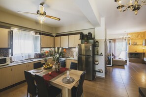 Fridge, microwave, oven, stovetop - Family Summer 2fl home with Outdoors near Sea (Galatas)