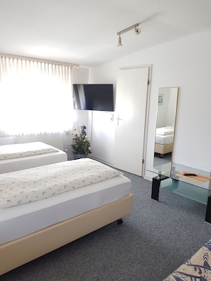 Camera con 2 letti singoli | Letti aggiuntivi (a pagamento), Wi-Fi gratuito