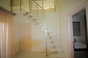 Duplex | Bathroom | Free toiletries, hair dryer, towels, toilet paper - Sky Rays Luxury Apartments (Sithonia)