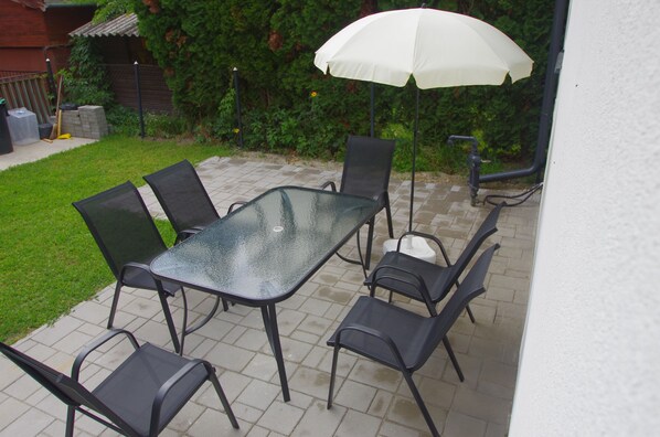 Outdoor dining - Relax Lakehouse - The luxury came to Lake Szelid (Dunapataj)