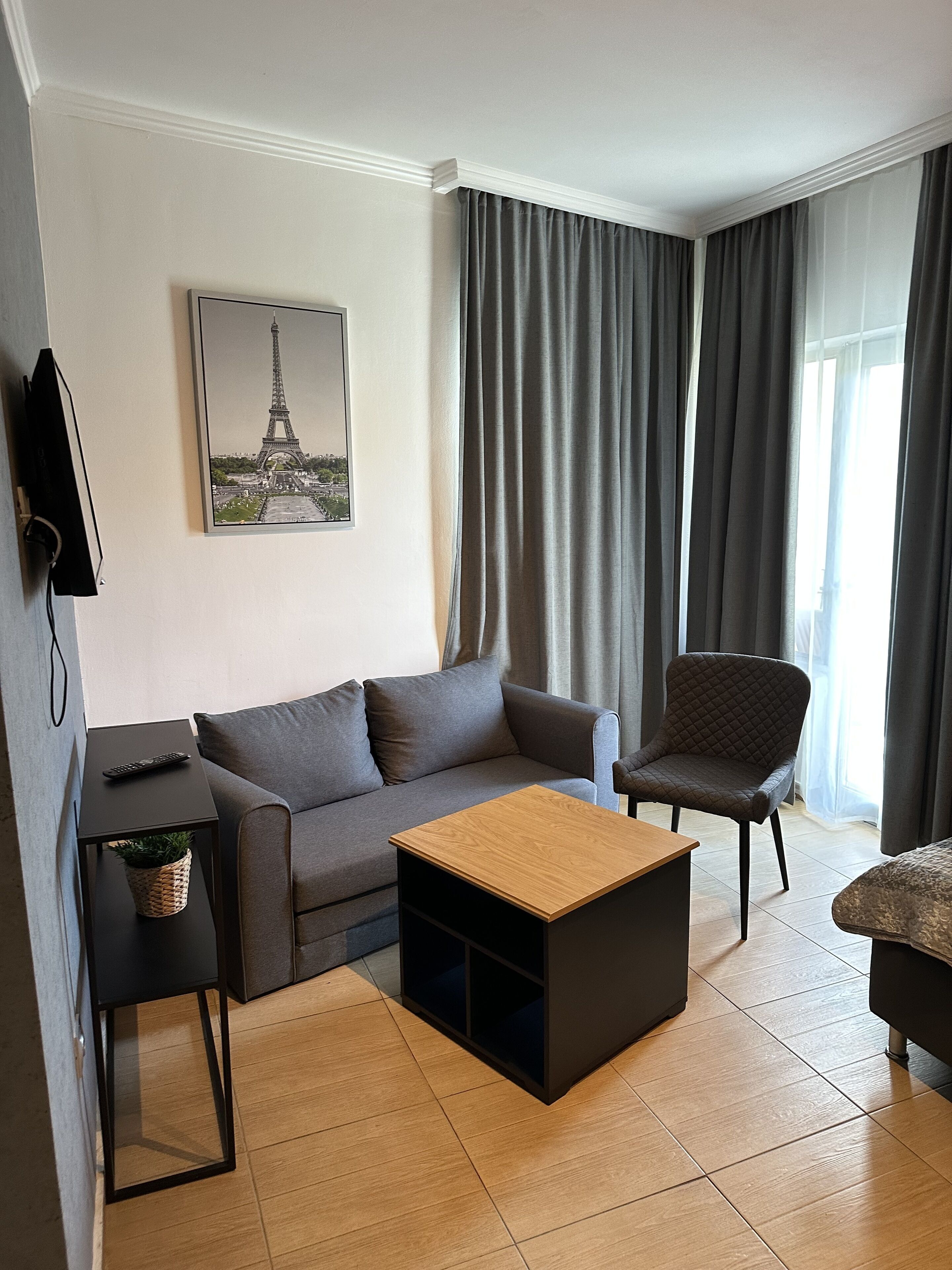 Sistema de insonorización, tabla de planchar con plancha y wifi gratis 