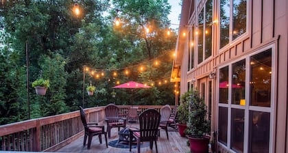 Secluded Mountain Cabin w/hot tub-Nashville TN-Pet and Kid friendly