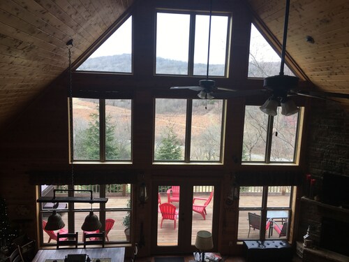 Secluded Mountain Cabin w/hot tub-Nashville TN-Pet and Kid friendly