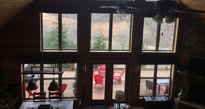 Secluded Mountain Cabin w/hot tub-Nashville TN-Pet and Kid friendly