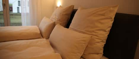 1 habitación, tabla de planchar con plancha, wifi y ropa de cama