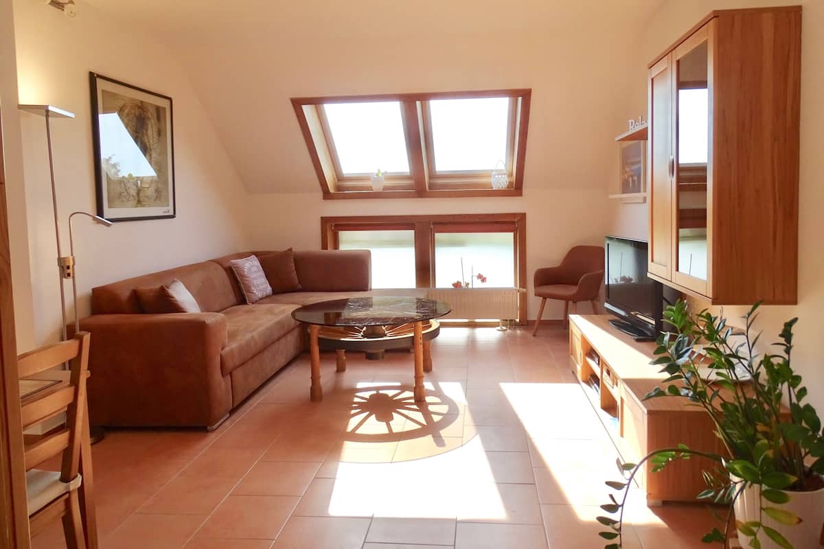 Apartment (5) | Living area | Flat-screen TV