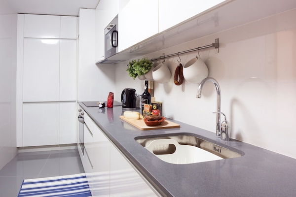 Frigorífic, microones, forn i placa de cuina