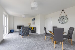 Apartment, 3 Bedrooms | In-room dining - Stunning Bed Flat Cricklewood (London)