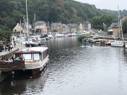 House with swimming pool.  Private For 4 people