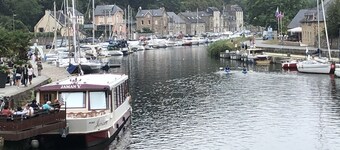 House with swimming pool.  Private For 4 people