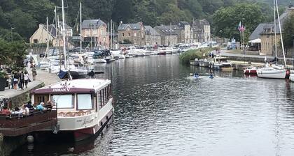 House with swimming pool. Private For 4 people