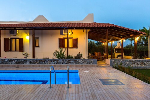 Gorgeous Villa With Pool & Gardens, near the sea, in an idyllic Natural habitat!