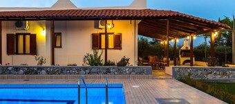 Gorgeous Villa With Pool & Gardens, near the sea, in an idyllic Natural habitat!