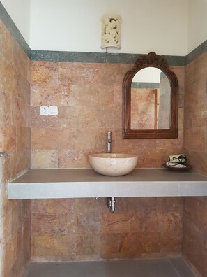 Combined shower/tub - Privacy 2bdr rice paddies view with private pool (Ubud)