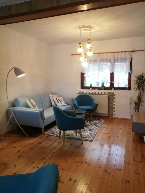 Smart TV, books - Stranded robber Strelasund in Stralsund (Stralsund)