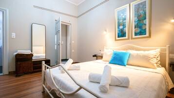 3 chambres, bureau, chambres insonorisées, fer et planche à repasser