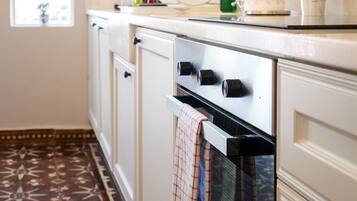 Réfrigérateur, four, plaque de cuisson, lave-vaisselle