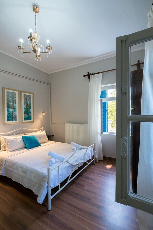 3 slaapkamers, een bureau, geluiddichte muren