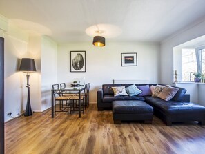 37-inch TV with digital channels - 2 Double Bedroom Flat on Blackheath! (London)