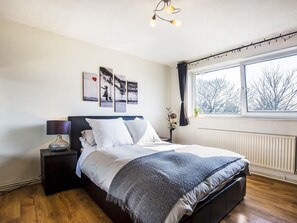 2 Schlafzimmer, Schreibtisch, Bügeleisen/Bügelbrett, kostenloses WLAN
