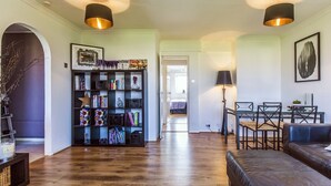 Apartment (2 Bedrooms) | Living room