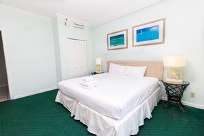 1 bedroom, laptop workspace, blackout curtains, WiFi - 623 Ocean View Hollywood Beach (Hollywood)