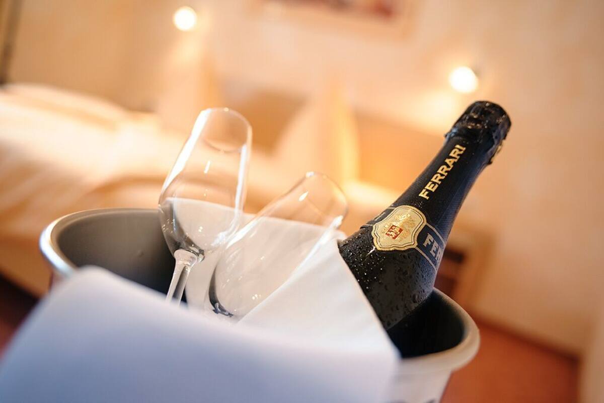 hypo-allergenic bedding, desk, free wifi, bed sheets