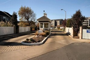 Condo, 2 Bedrooms | Exterior