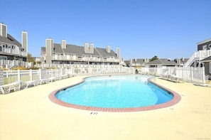 Appart'hôtel, 2 chambres | Piscine | Piscine extérieure