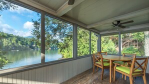 Dining - Lakeshire on Lake Lure I 3 BR, Lakefront + Views! (Lake Lure)