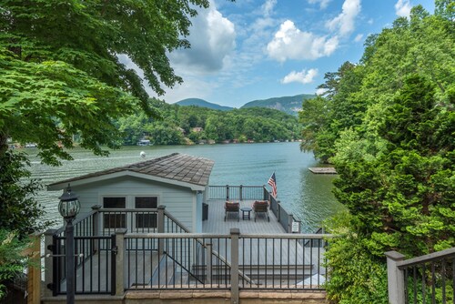 Lakeshire on Lake Lure I 3 BR, Lakefront + Views!