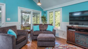 Living area - Lakeshire on Lake Lure I 3 BR, Lakefront + Views! (Lake Lure)