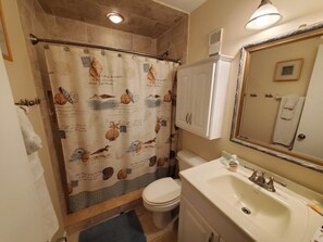 Condo, 2 Bedrooms | Bathroom | Hair dryer, towels - Summerhouse 251 2 Bedroom Condo by RedAwning (St. Augustine)