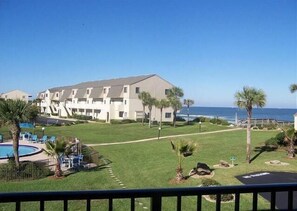 Condo, 2 Bedrooms | Property grounds