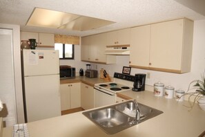 Condo, 2 Bedrooms | Private kitchen | Microwave, dishwasher, cookware/dishes/utensils - Ocean Ge Club K35 2 Bedroom Condo by Redawning (St. Augustine)