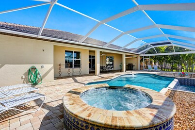 Villa Santa Rosa - Private pool and spa! Walking distance to the beach!