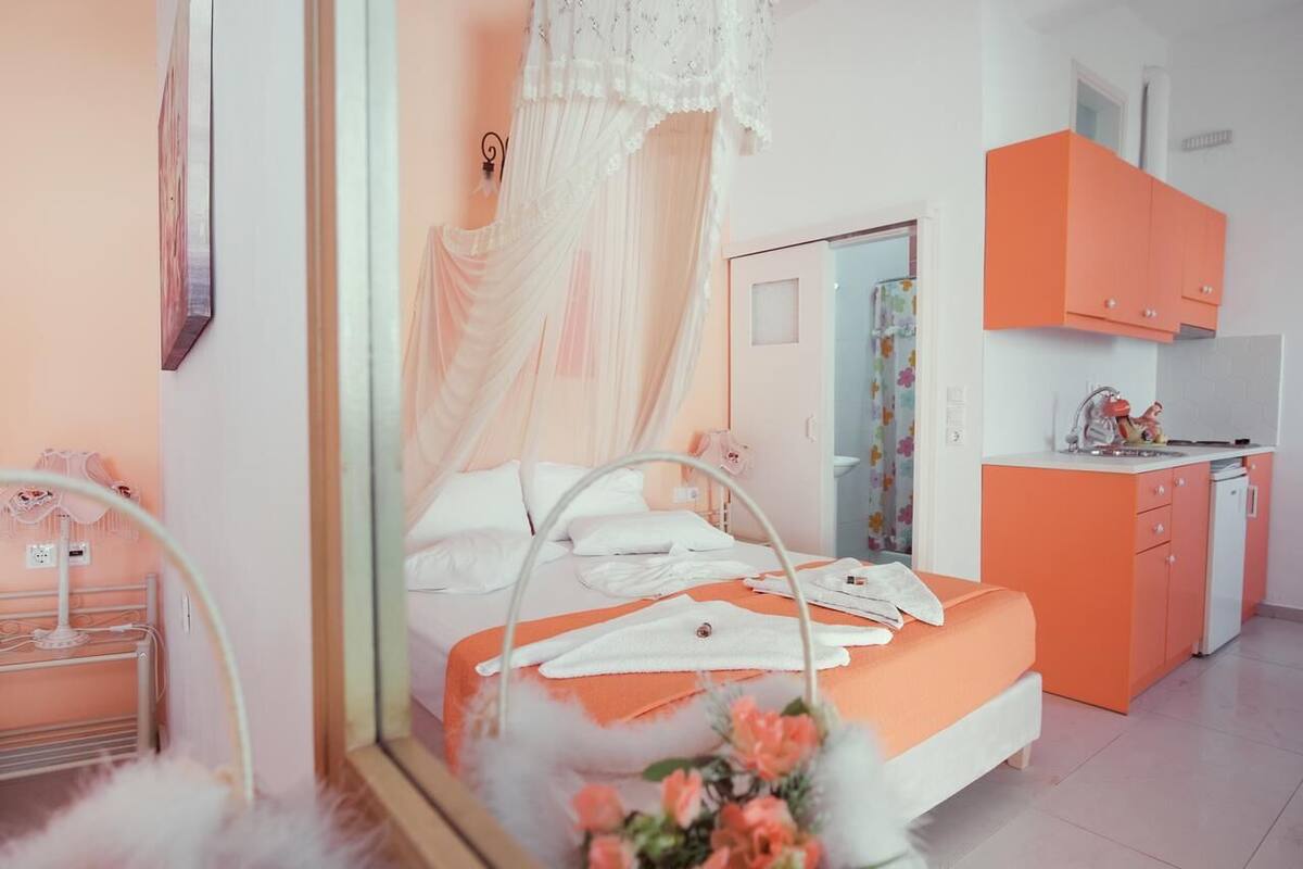 Studio, Terrace (Elena-Orange) | Iron/ironing board, WiFi (free), individually decorated, bed sheets