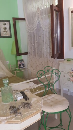 Individually decorated, iron/ironing board, free WiFi, bed sheets - Studio Lefaki (Rethymno)