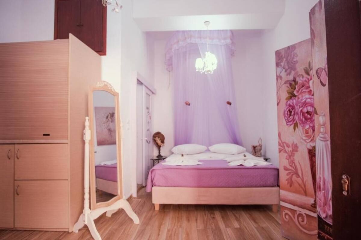 Studio (Katerina-Lila) | Iron/ironing board, WiFi (free), individually decorated, bed sheets