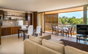 Smart-TV, DVD-Player, Bücher, Videothek