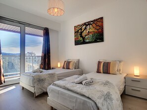 2 Schlafzimmer, Bügeleisen/Bügelbrett