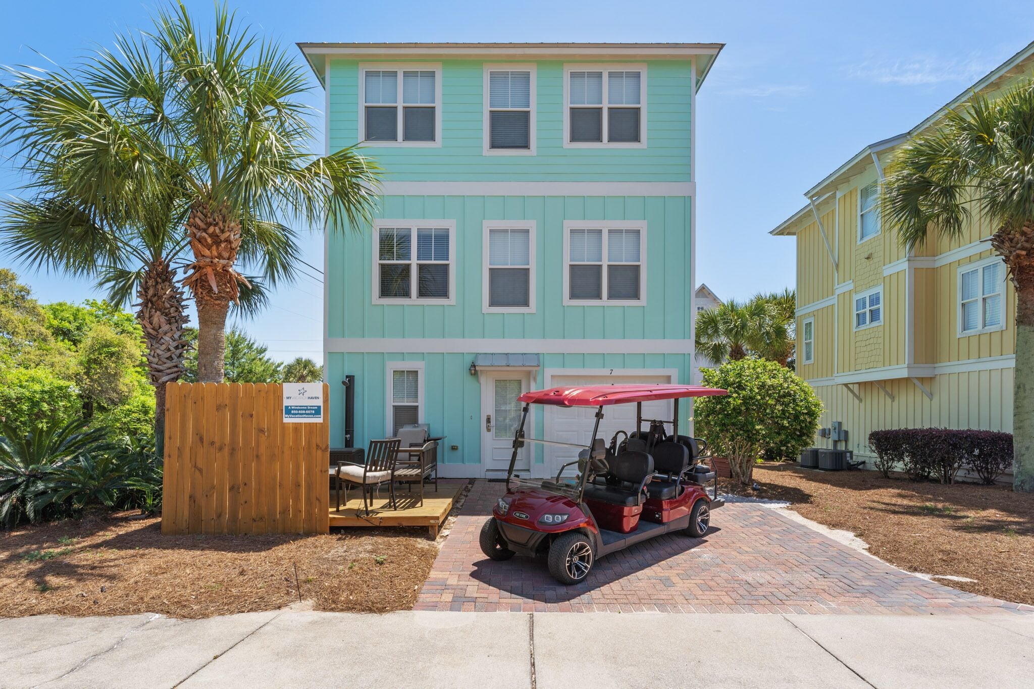 6 Seat Golf Cart~ 30A ~ 5 Min Walk to Beach Access ~ Gas Grill